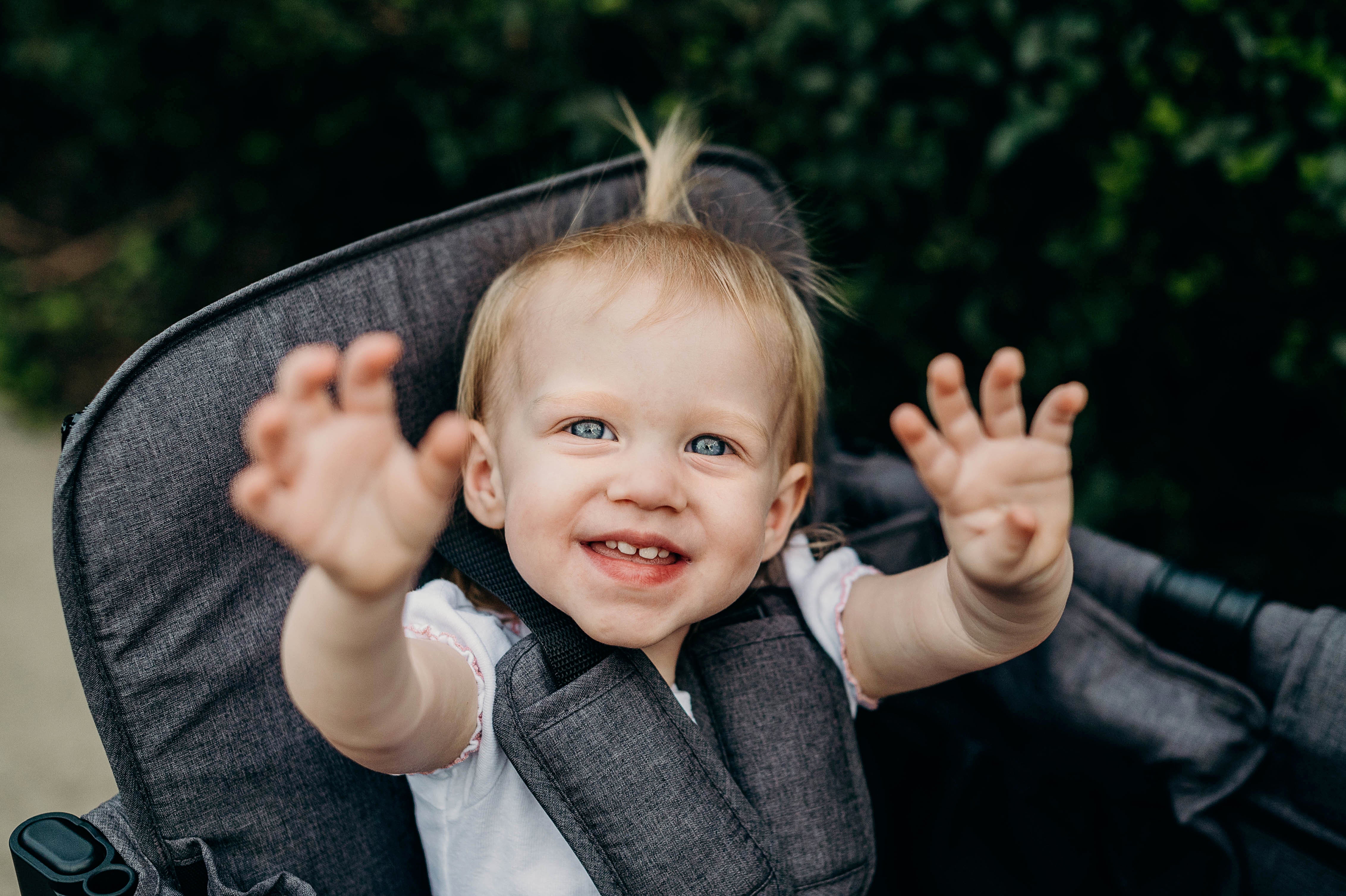 WonderFold W2 Elite Stroller Wagon - Charcoal Grey - Image 11