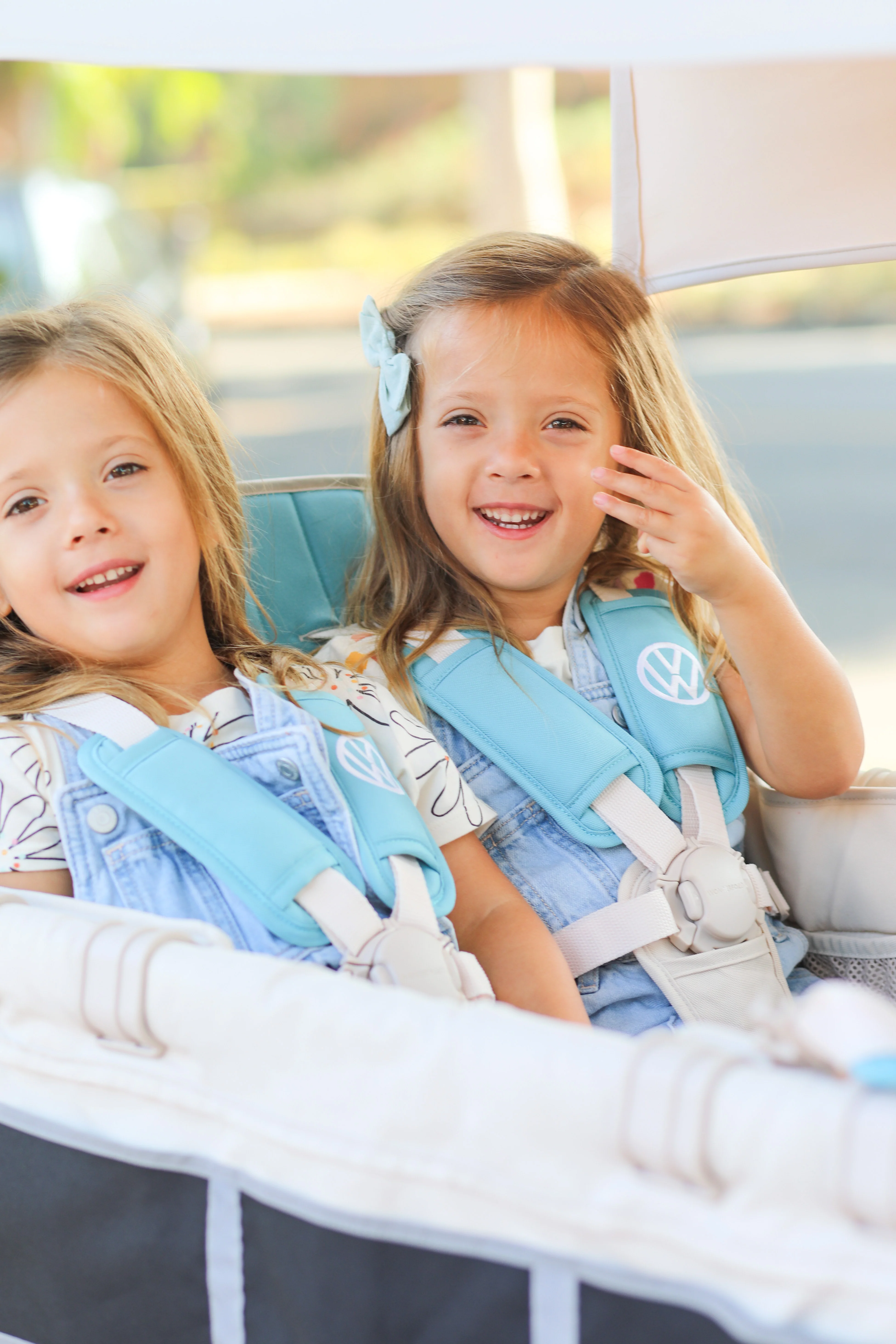 WonderFold W4 Volkswagen Stroller Wagon - Bondi Blue - Image 11