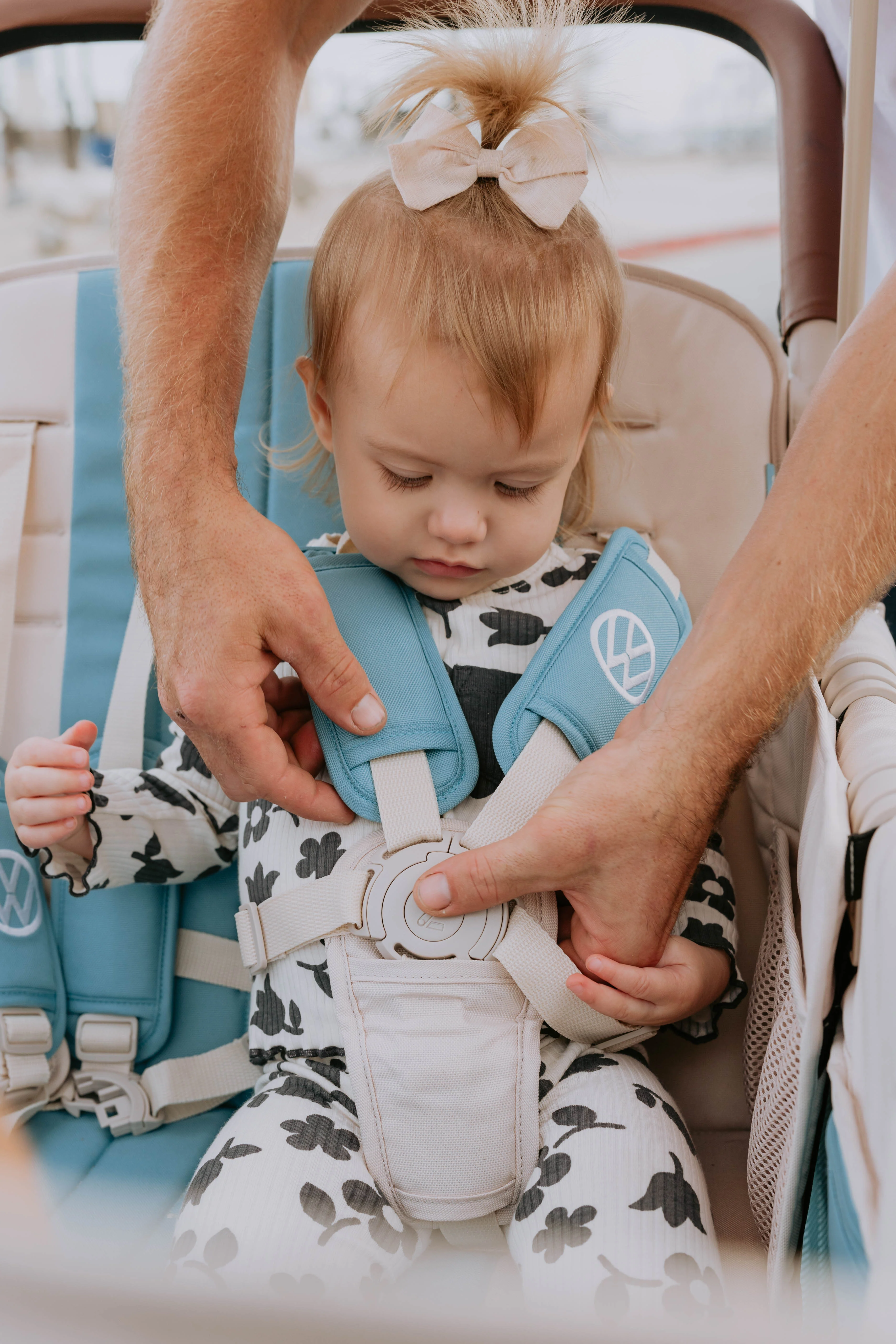 WonderFold W4 Volkswagen Stroller Wagon - Bondi Blue - Image 15