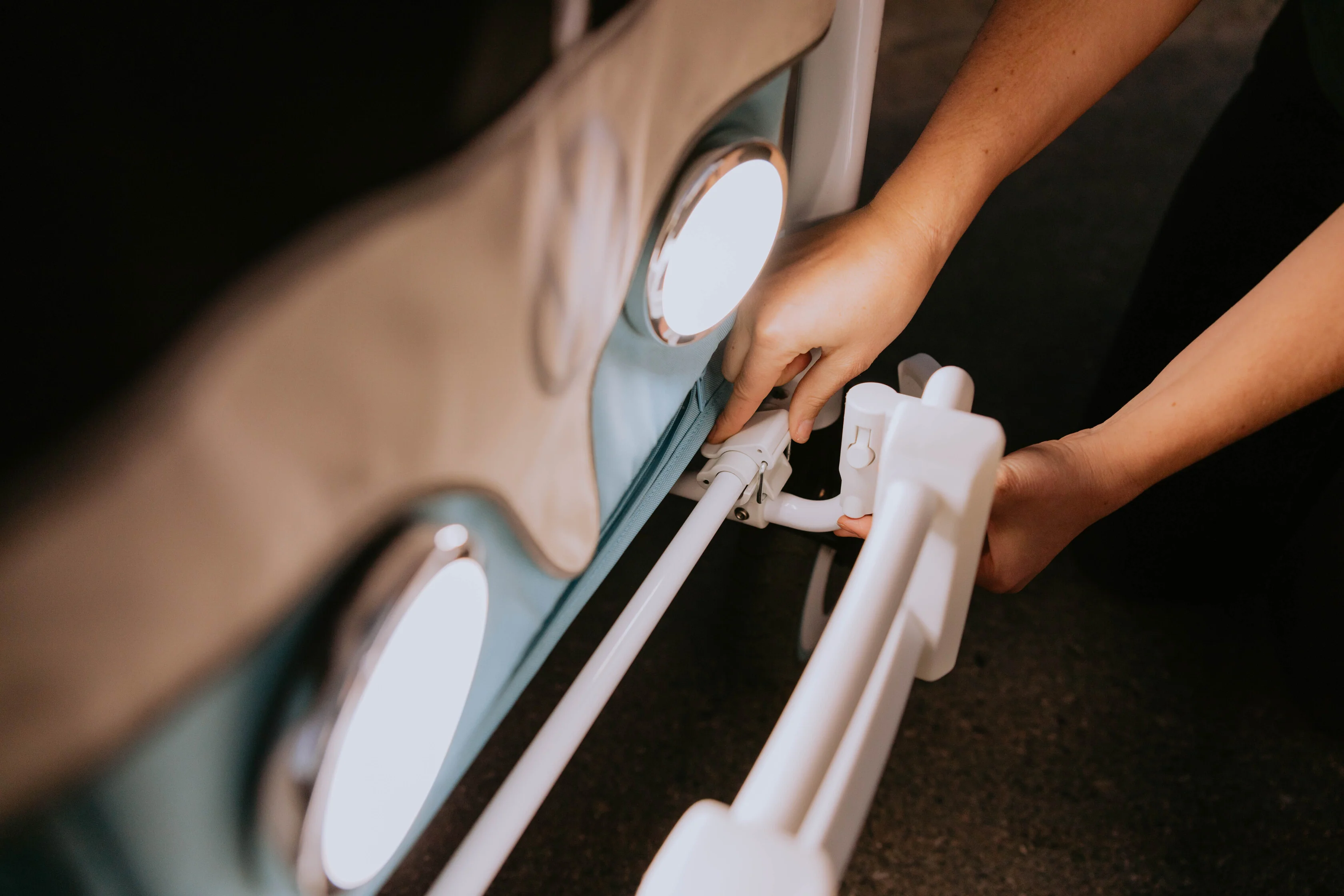 WonderFold W4 Volkswagen Stroller Wagon - Bondi Blue - Image 22