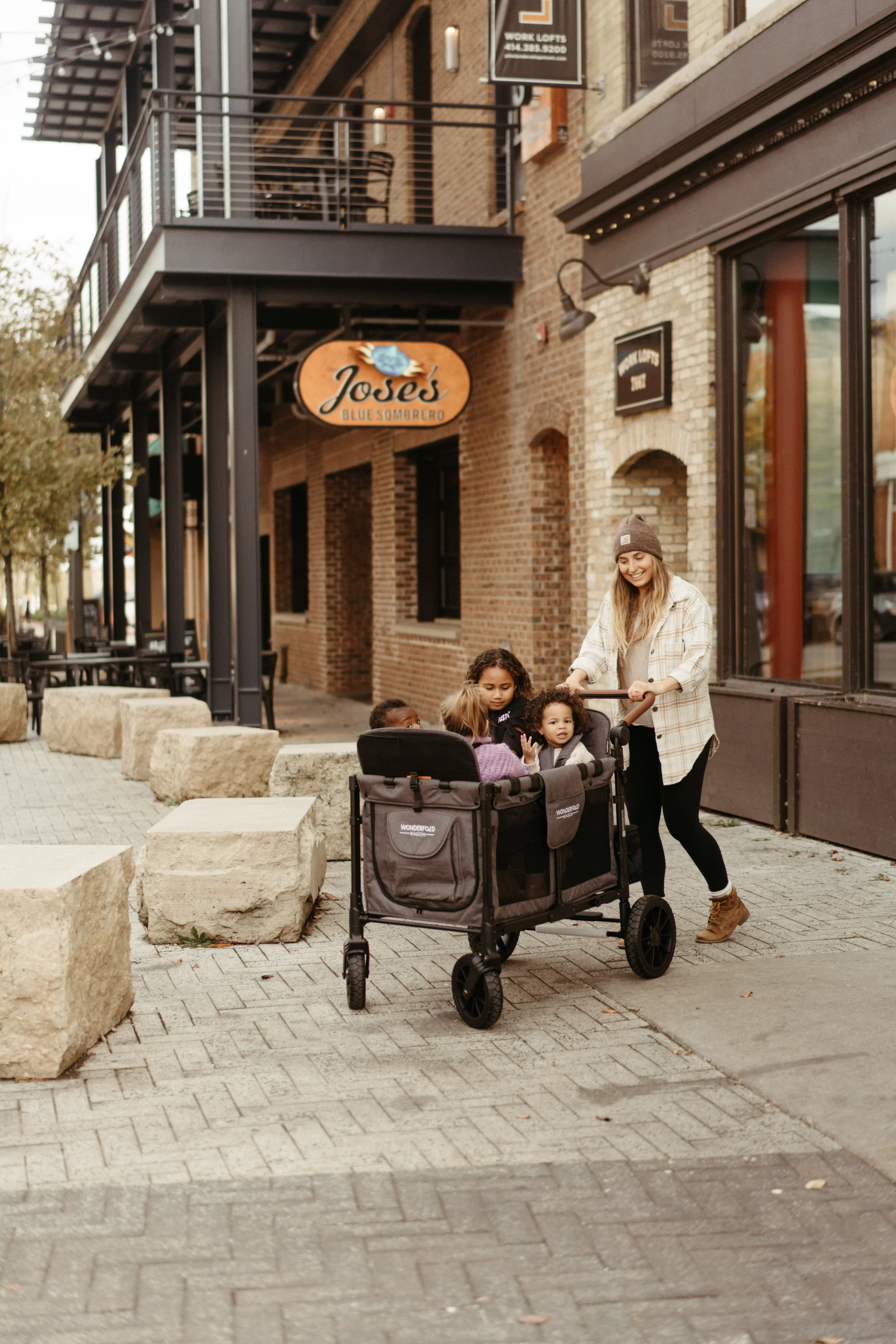 WonderFold W4 Luxe Stroller Wagon - Charcoal Grey - Image 11