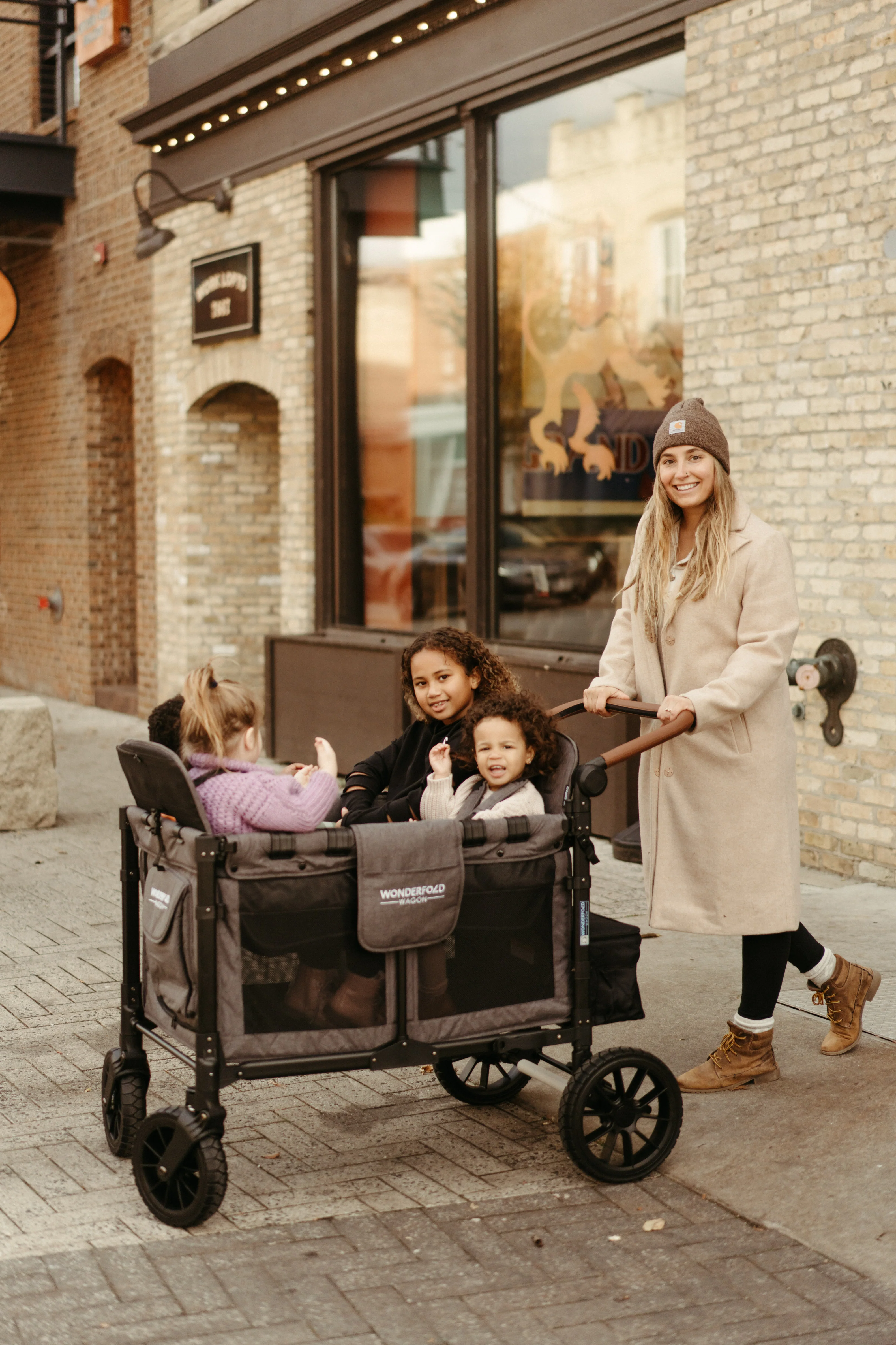 WonderFold W4 Luxe Stroller Wagon - Charcoal Grey - Image 12